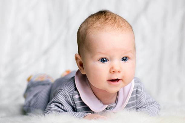 Emekleyen bebe resimleri