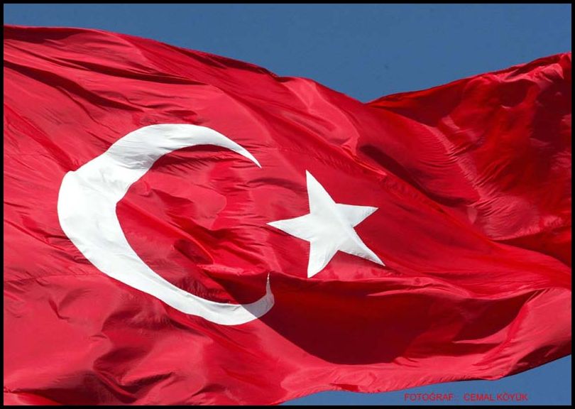 Türk bayrağı göklerde