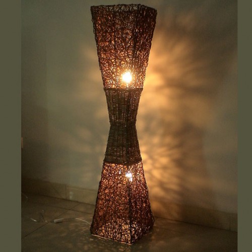 Loş işıklı lambaderler