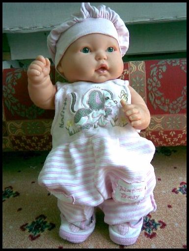 Ucuz oyuncak bebek
