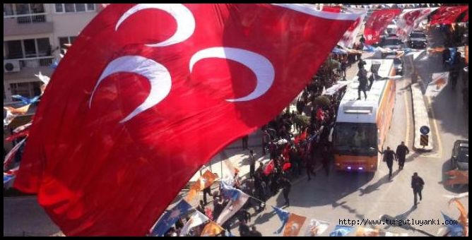 Ülkücü bayrağı indir