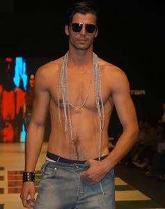 Mehmet akif alakurt boyu