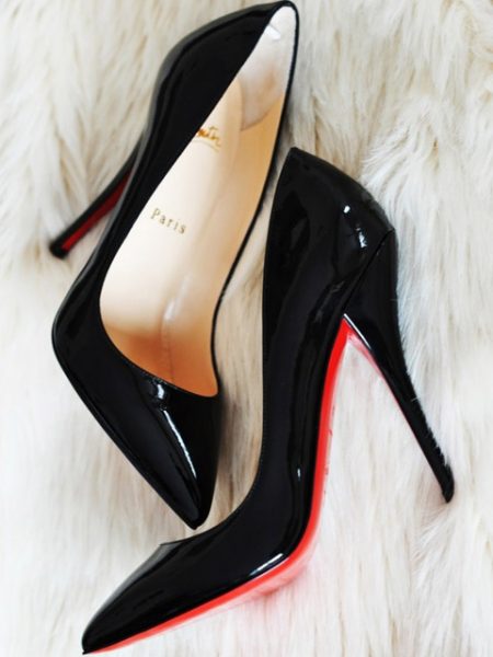 Kırmızı tabanlı topuklu ayakkabı